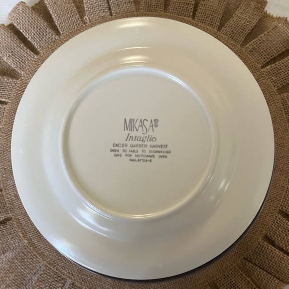 Mikasa Garden Harvest Plates 8-3/8”
Set of 10 Plates. Excellent Condition. - Picture 7 of 7